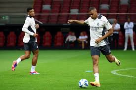 c7：战术板｜换防不及时+发球意图被识破 詹姆斯如何成为12秒9分背景帝？.